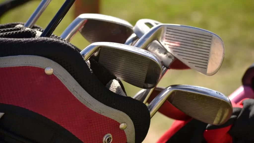 Golf bag with golf clubs inside it