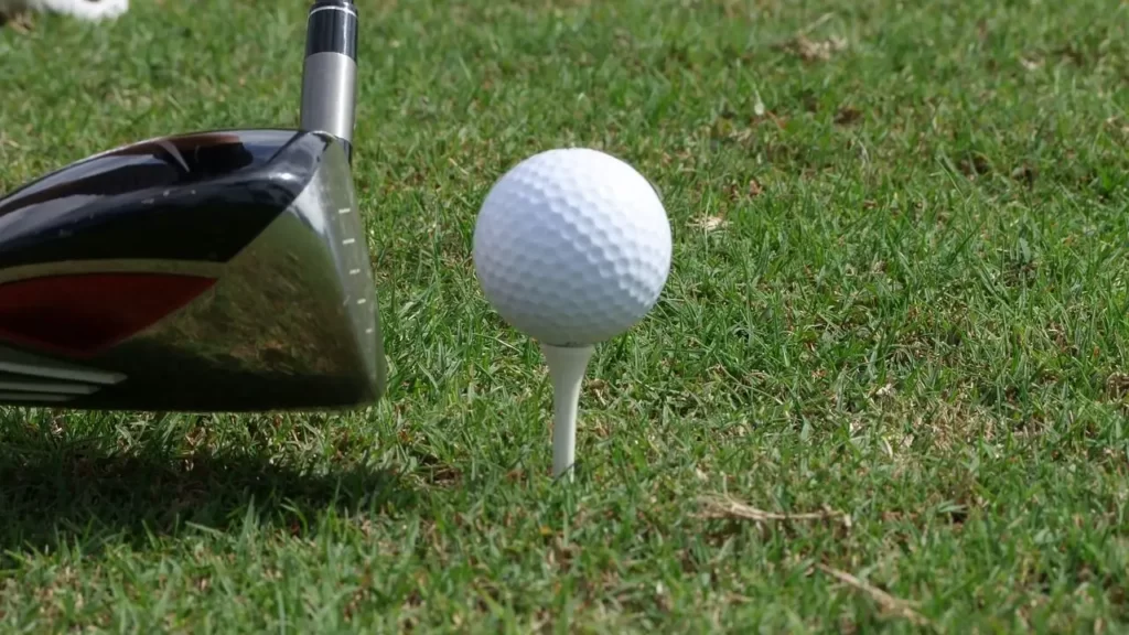 Golf ball on golf tee lined up to hit